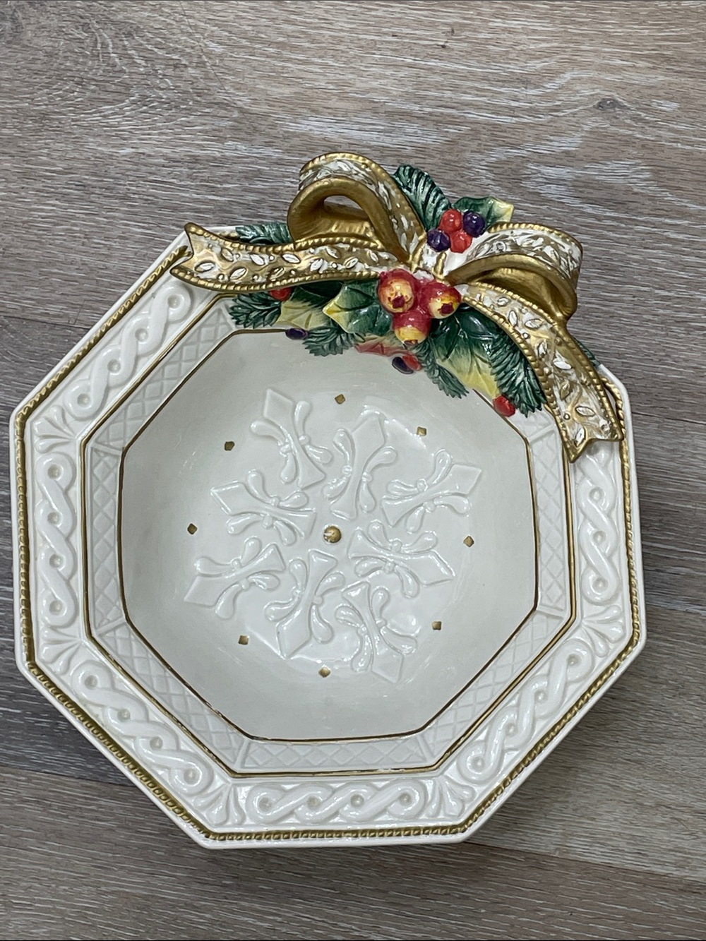 Fitz & Floyd Holiday Christmas Ceramic Bowl 9 1/2 inches across